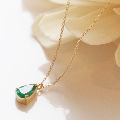 18金ゴールド-華奢シンプルネックレス「オンリーワンエメラルド 18金ゴールド-華奢シンプルネックレス「オンリーワンエメラルド