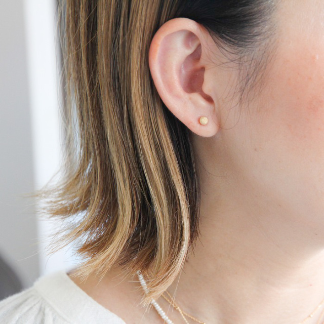 18金ゴールド-華奢シンプルピアス「スターダストボールスタッドピアス