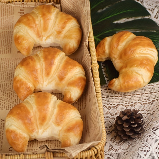 ゴールドクロワッサン フェイクブレッド