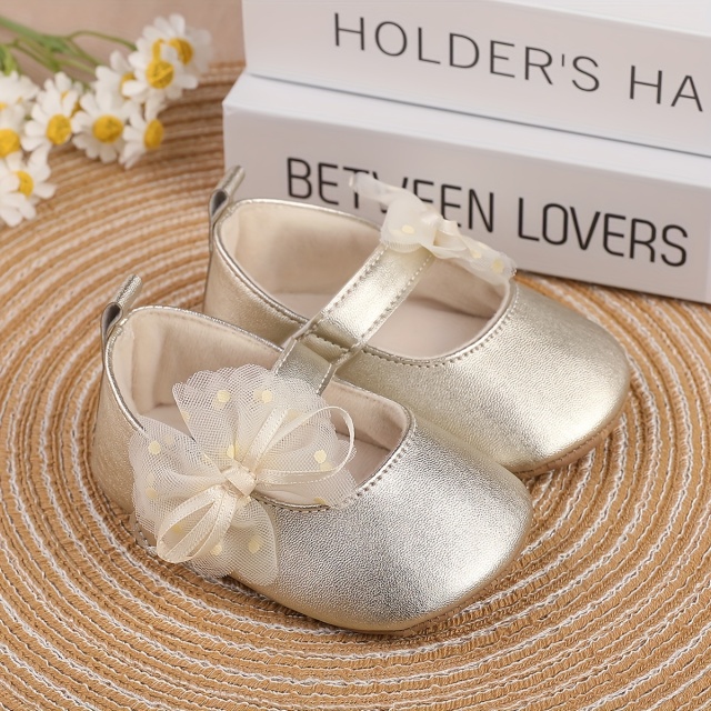 パールカラーのバレエシューズ