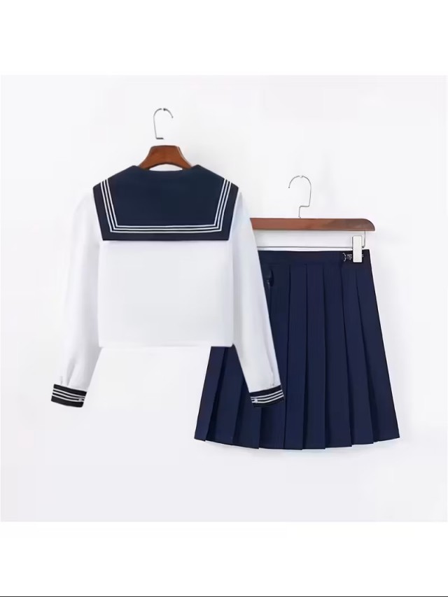 赤いリボンのセーラー服