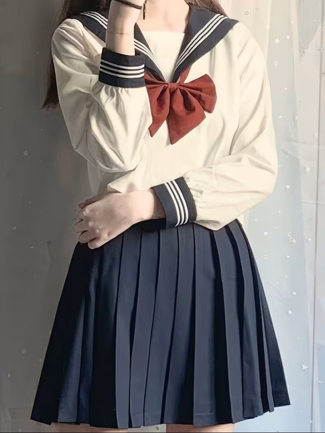 赤いリボンのセーラー服