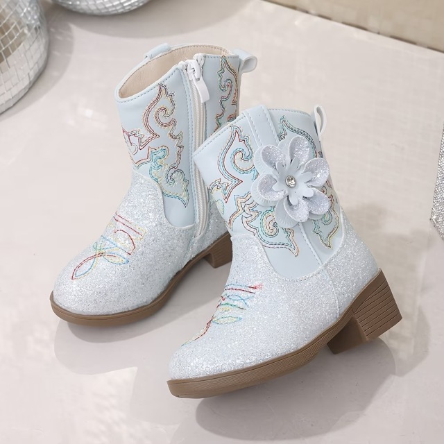 女の子用 ライトブルー&ホワイト グリッター ウエスタンカウボーイブーツ 立体的なフラワー装飾とカラフルな刺繍入り