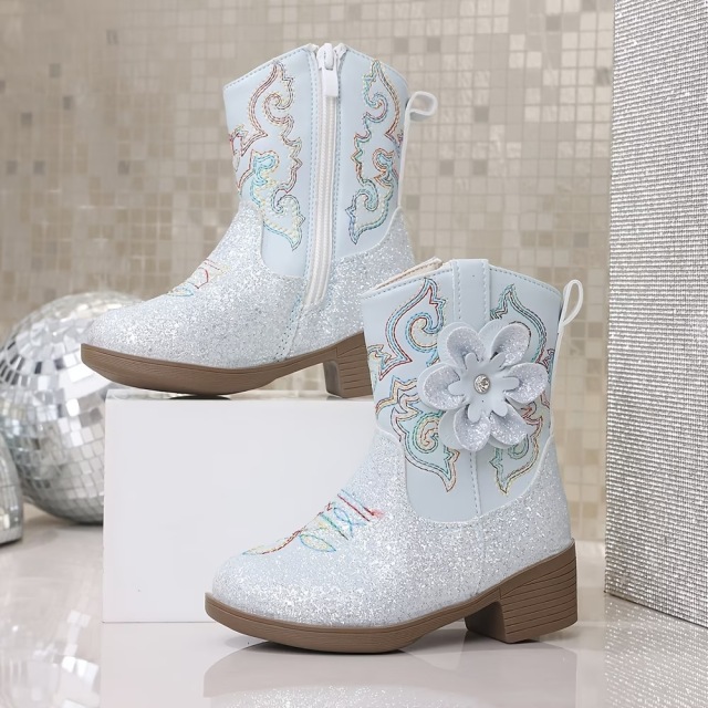 女の子用 ライトブルー&ホワイト グリッター ウエスタンカウボーイブーツ 立体的なフラワー装飾とカラフルな刺繍入り
