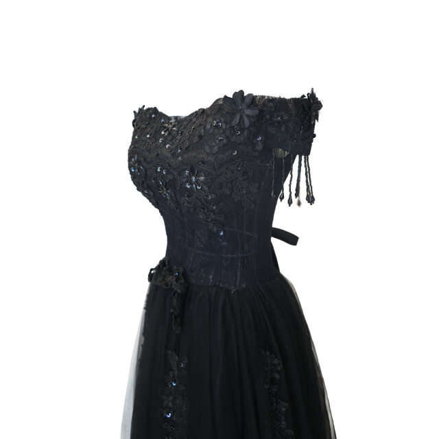 ビーズ輝くバックリボンのブラックオフショルダードレス