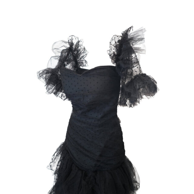 フリルたっぷりブラックロングチュールドレス