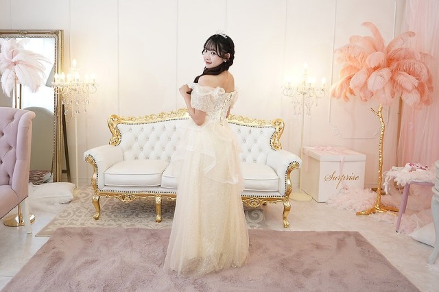 ラメチュールのふんわりアイボリードレス