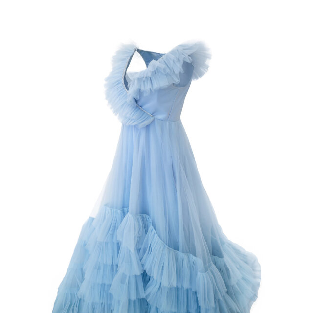 フリルいっぱいの水色ふわふわボリュームチュールドレス