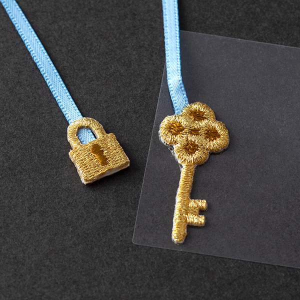 しおり|しおりシール 刺繍 鍵柄(82463006)|ミドリオンラインストア しおり|しおりシール 刺繍 鍵柄(82463006)|ミドリオンラインストア