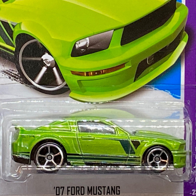 X1807_07-Ford-Mustang_GRN_02.jpg