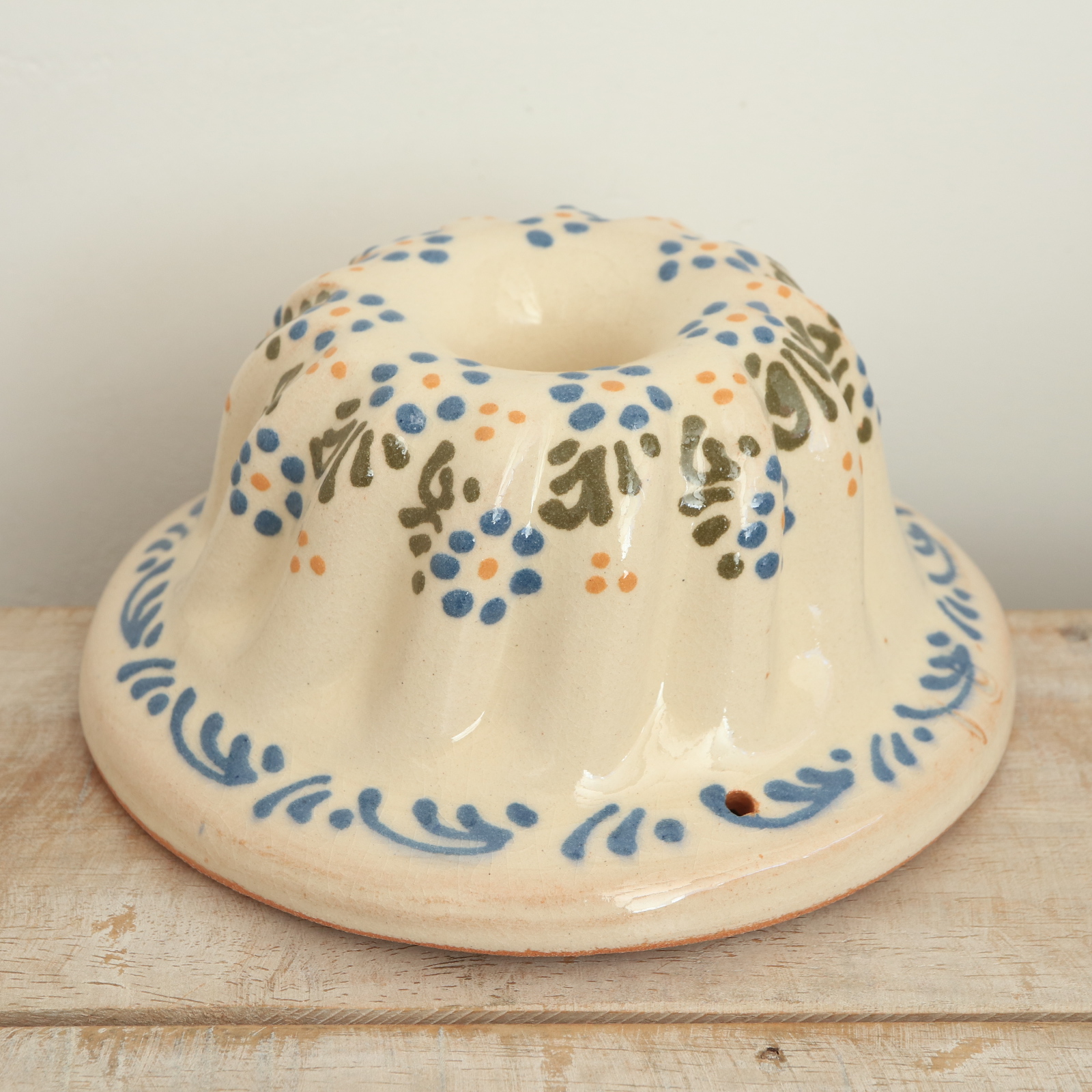 クグロフ型 小花 クリームホワイト 16cmサイズ アルザス地方 スフレンハイム焼き 陶器製