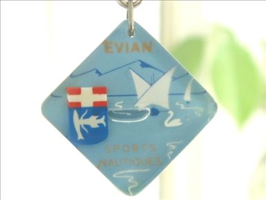 EVIANブルボンキーホルダー