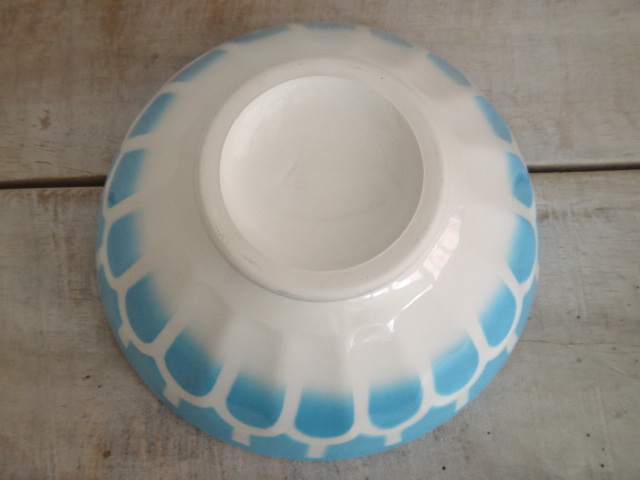 フランス アンティーク カフェオレボウル ウロコ ライトブルー Moulin des Loups