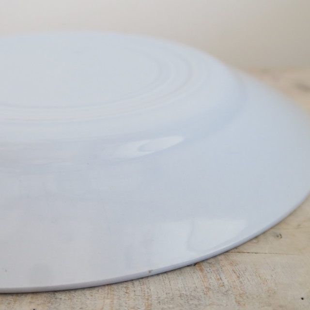 淡いブルーのアンティーク皿