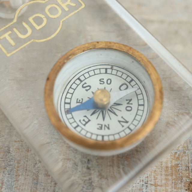 ブルボンキーホルダー 方位磁石【TUDOR】 チュードル フレンチパブ ブルボンキーホルダー 方位磁石【TUDOR】 チュードル フレンチ