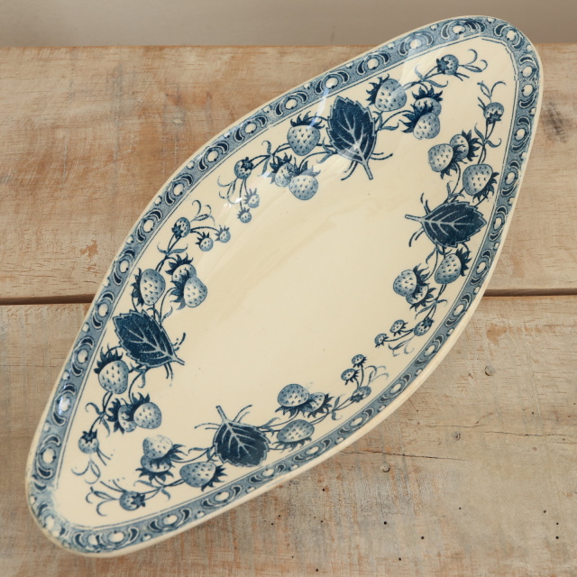 アンティーク ラヴィエ イチゴ オーバル皿 フランス サルグミンヌ製 ARLETTE U&C SARREGUEMINES