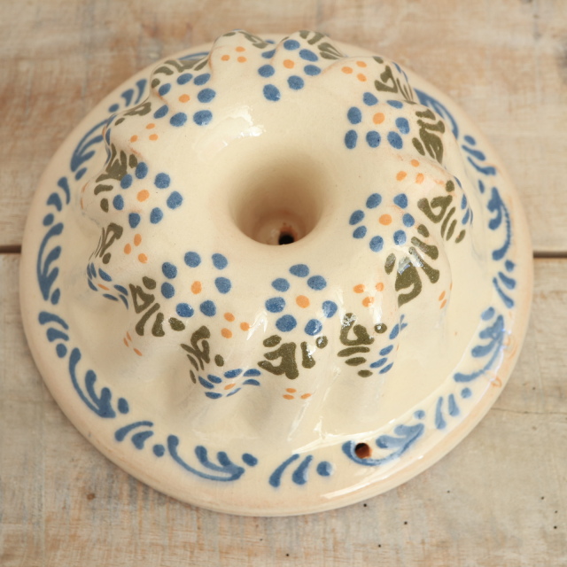 クグロフ型 小花 クリームホワイト 16cmサイズ アルザス地方 スフレンハイム焼き 陶器製