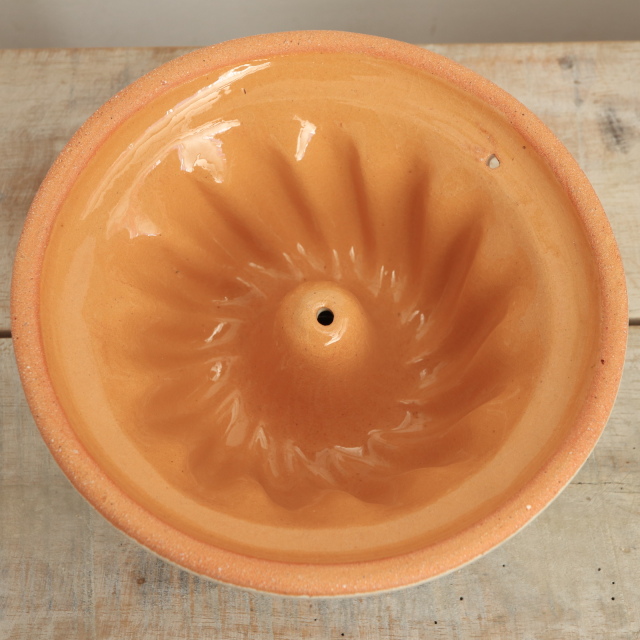 クグロフ型 小花 クリームホワイト 16cmサイズ アルザス地方 スフレンハイム焼き 陶器製