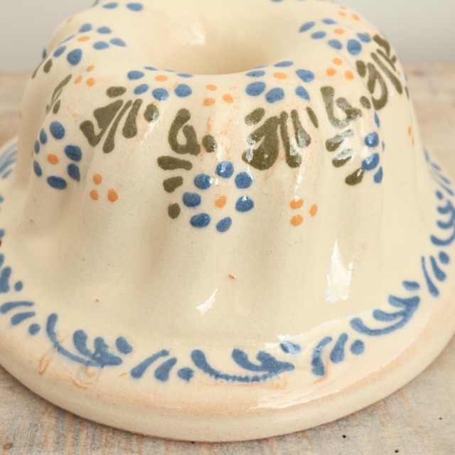 クグロフ型 小花 クリームホワイト 16cmサイズ アルザス地方 スフレンハイム焼き 陶器製