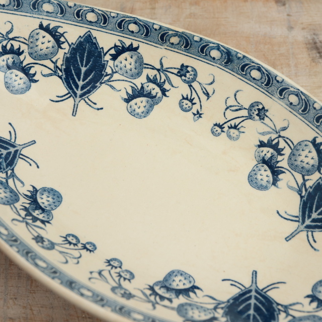 アンティーク ラヴィエ イチゴ オーバル皿 フランス サルグミンヌ製 ARLETTE U&C SARREGUEMINES