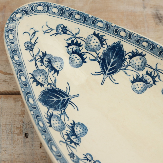 アンティーク ラヴィエ イチゴ オーバル皿 フランス サルグミンヌ製 ARLETTE U&C SARREGUEMINES