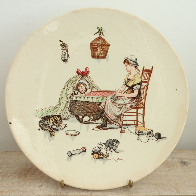 アンティークプレート 絵皿 LA NOURRICE BEBE DORT フランス サルグミンヌ製 U&C SARREGUEMINES