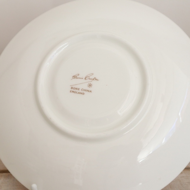 スージークーパー レイズドスポット ピンク ティーカップ＆ソーサー