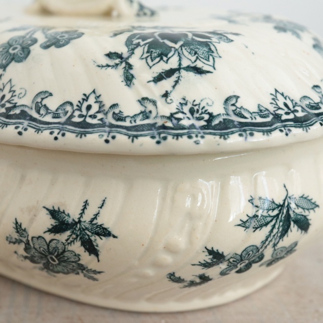 アンティーク フタ付き小物入れ NIGELLA フランス サンタマン製 SAINT AMAND HAMAGE