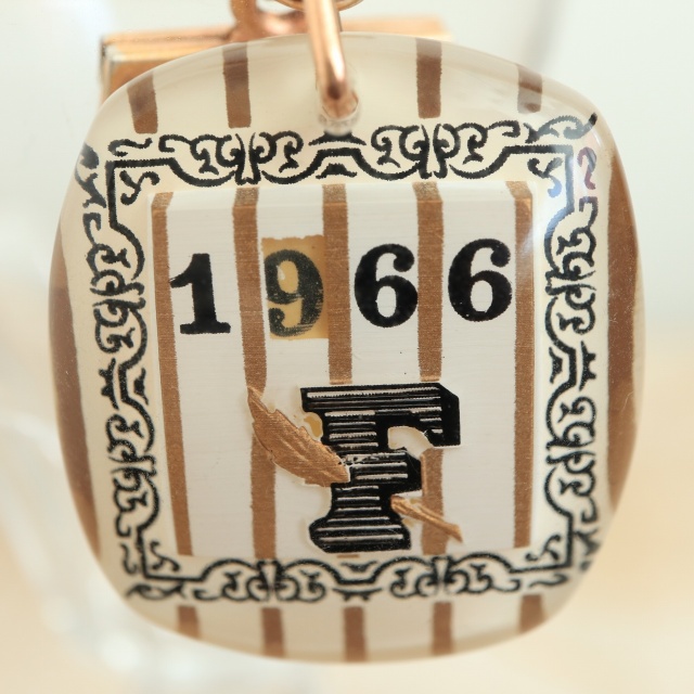 ブルボンキーホルダー フィガロ LE FIGARO 1866-1966