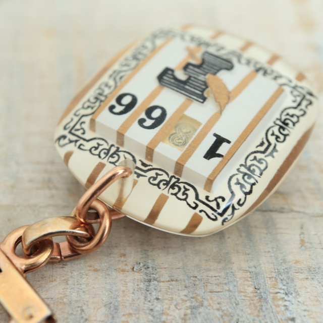 ブルボンキーホルダー フィガロ LE FIGARO 1866-1966