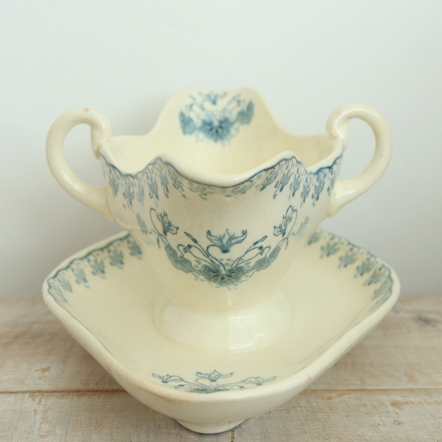 フランスアンティーク　ショワジールロワ　ソーシエール ショワジールロワ窯赤いバラモチーフのソーシエール フランス