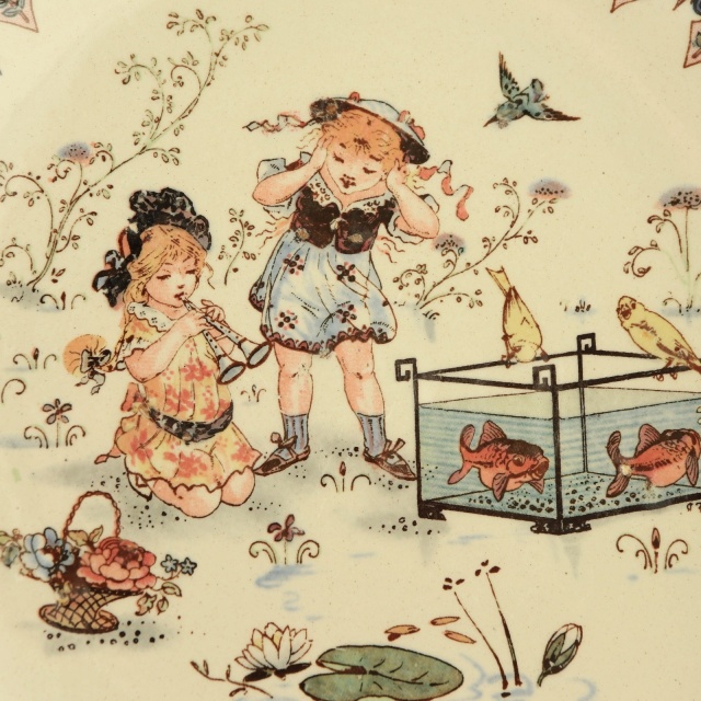 アンティークプレート 絵皿 Les petites filles et l'aquarium フランス サルグミンヌ製 U&C SARREGUEMINES