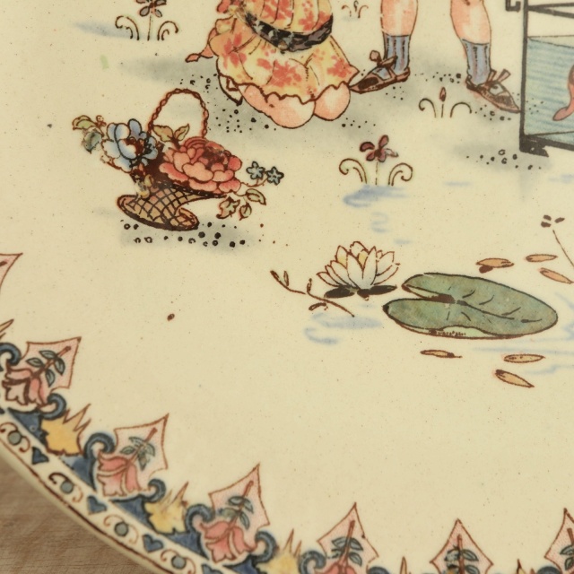 アンティークプレート 絵皿 Les petites filles et l'aquarium フランス サルグミンヌ製 U&C SARREGUEMINES