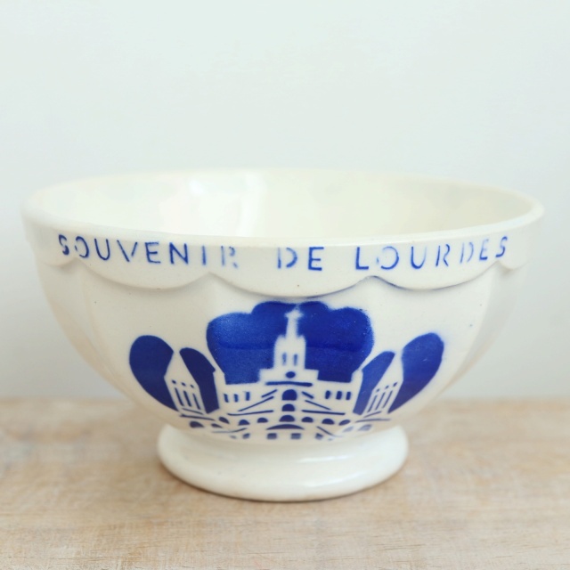 アンティーク カフェオレボウル ルルド スカラップ SOUVENIR DE LOURDES フランス ディゴワン製 Digoin