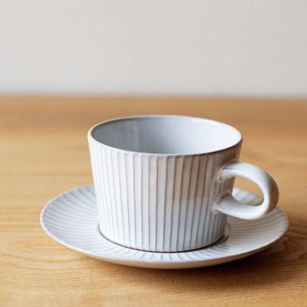 しのぎが美しい プラートのティーカップとソーサー - 4th-market