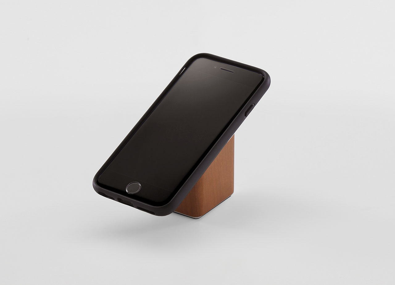 置くだけでおしゃれに スマホスタンド | MOBILE CATCHER - M.SCOOP