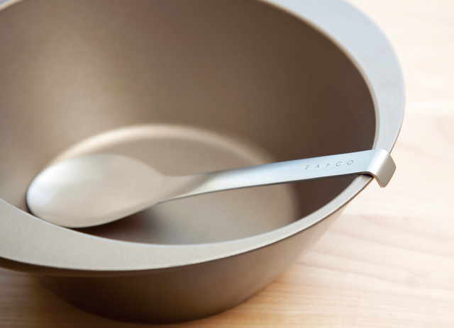 シンプルなステンレス製サービングスプーン Suqu - EAトCO