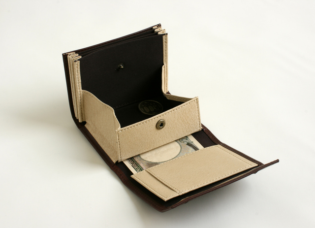 コンパクト二つ折り革財布 | ミッレフォッリエ - エムピウ(m+) コンパクト二つ折り革財布 | ミッレフォッリエ - エムピウ(m+)