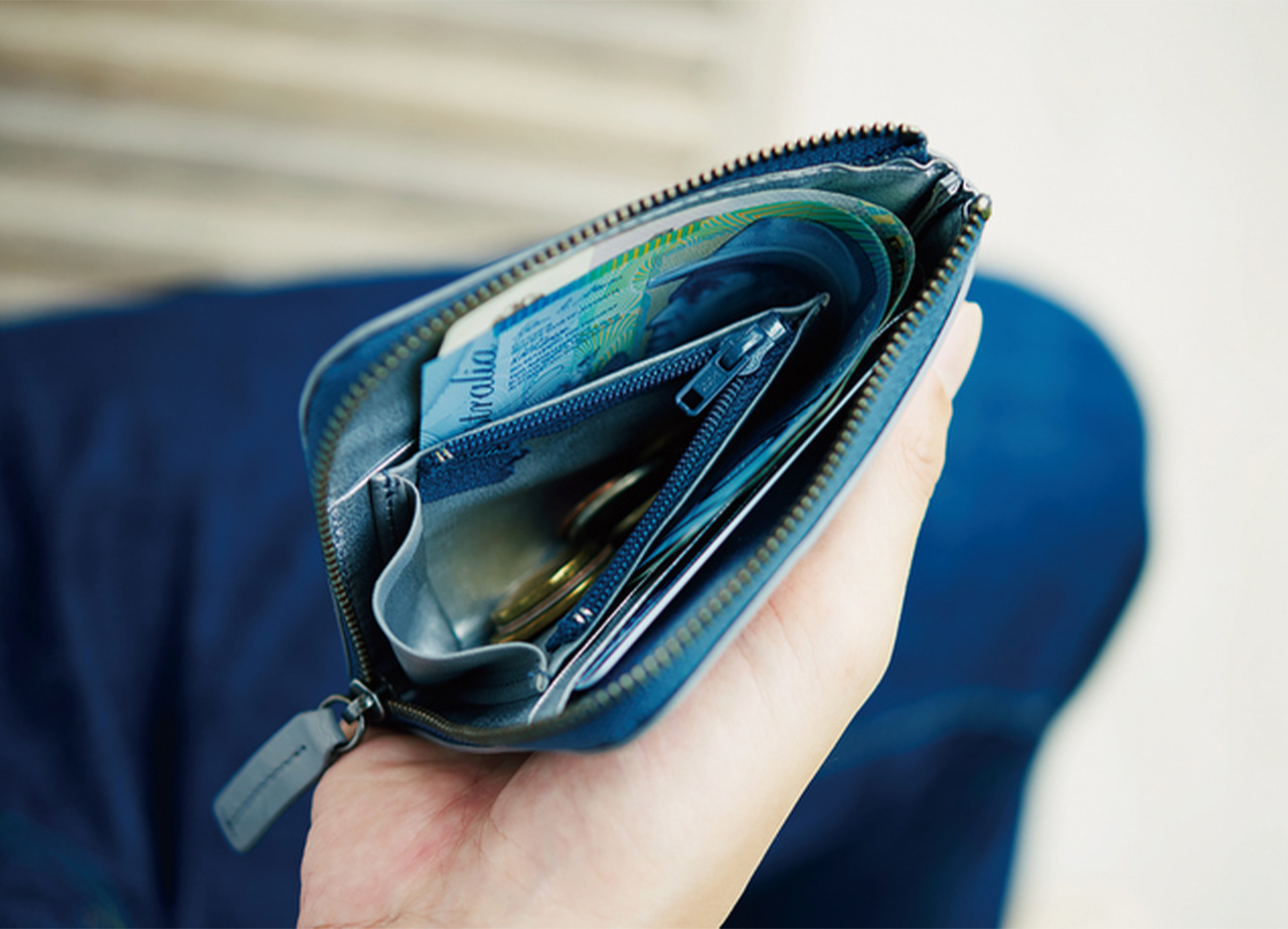 職人が作る牛革の「コンパクト財布」 - hmny