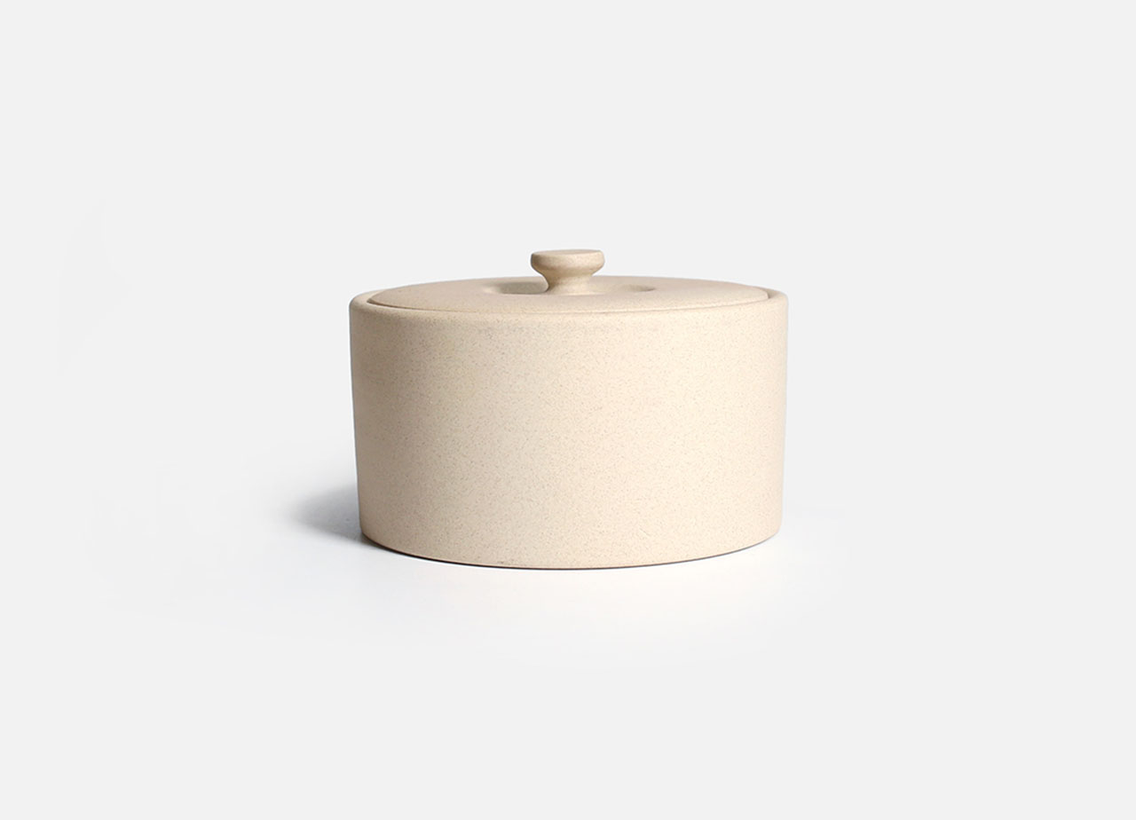 急須製造の蓋すり技術による高い密閉性 常滑焼の保存容器 | IROIRO