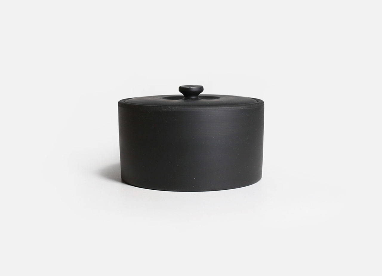 急須製造の蓋すり技術による高い密閉性 常滑焼の保存容器 | IROIRO
