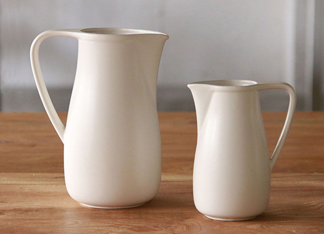 花器としても使える陶器のピッチャー - かもしか道具店