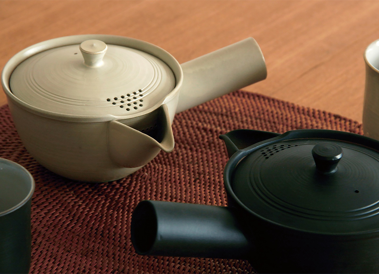 洗いやすく、持ちやすい。最後の一滴まで注げる しぼり出し急須