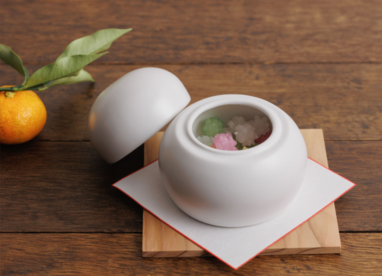 陶の鏡餅 - かもしか道具店 - うつわとしても使える 現代に合った鏡餅