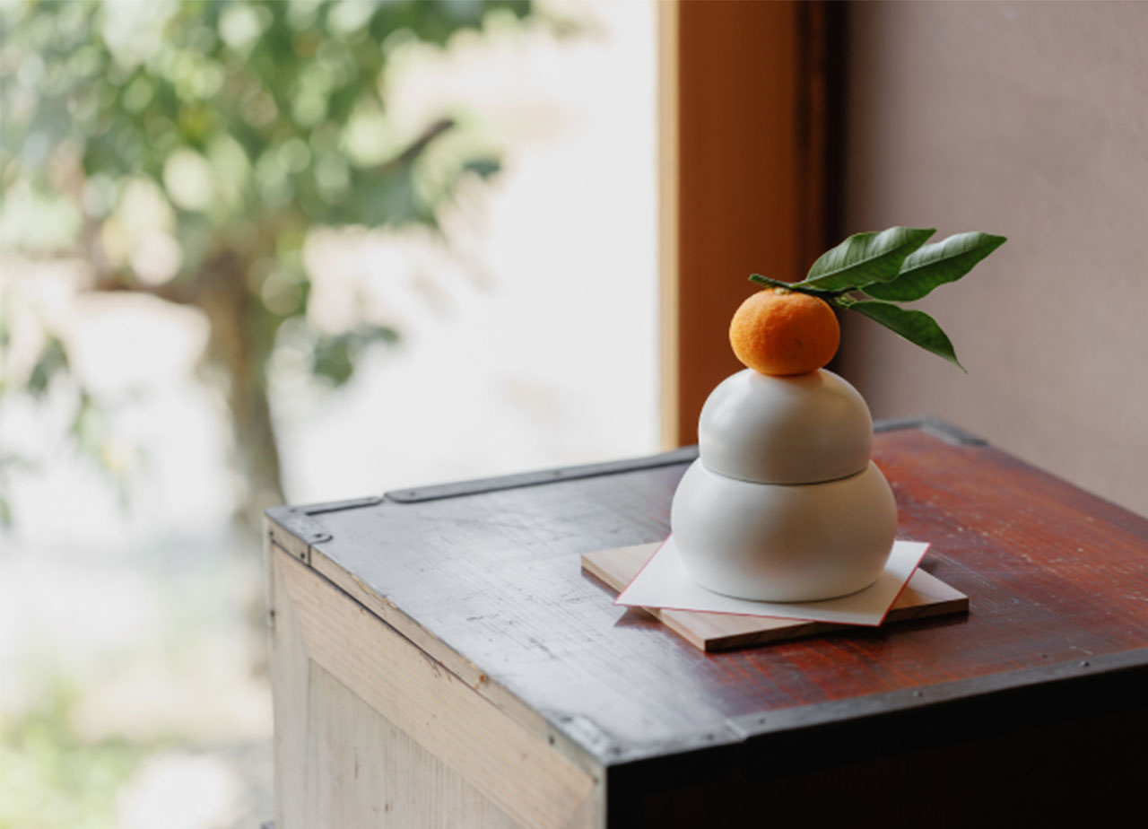 陶の鏡餅 - かもしか道具店 - うつわとしても使える 現代に合った鏡餅