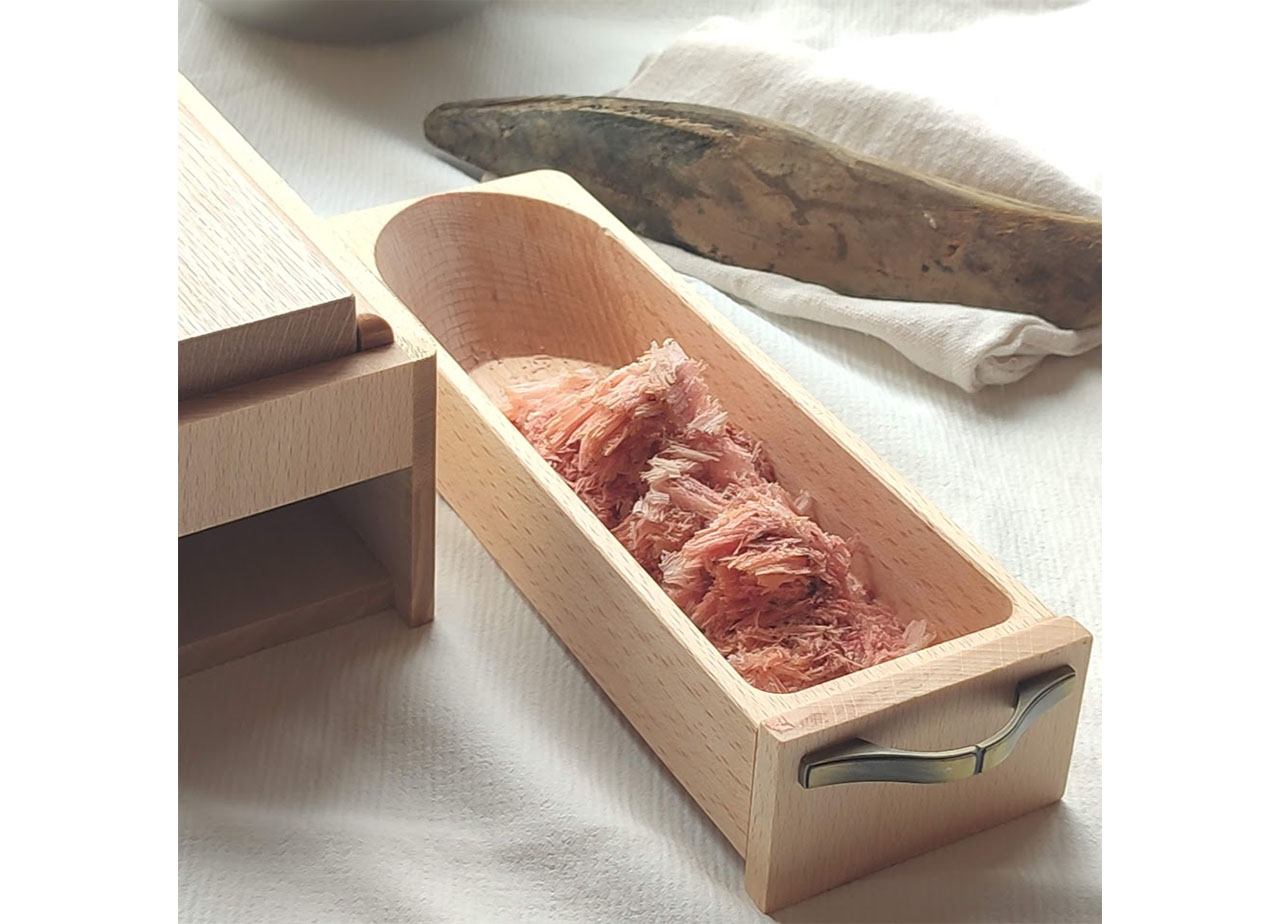 老舗かんな屋が作る 大容量の引き出し式 鰹節削り器 キリノ- 台屋