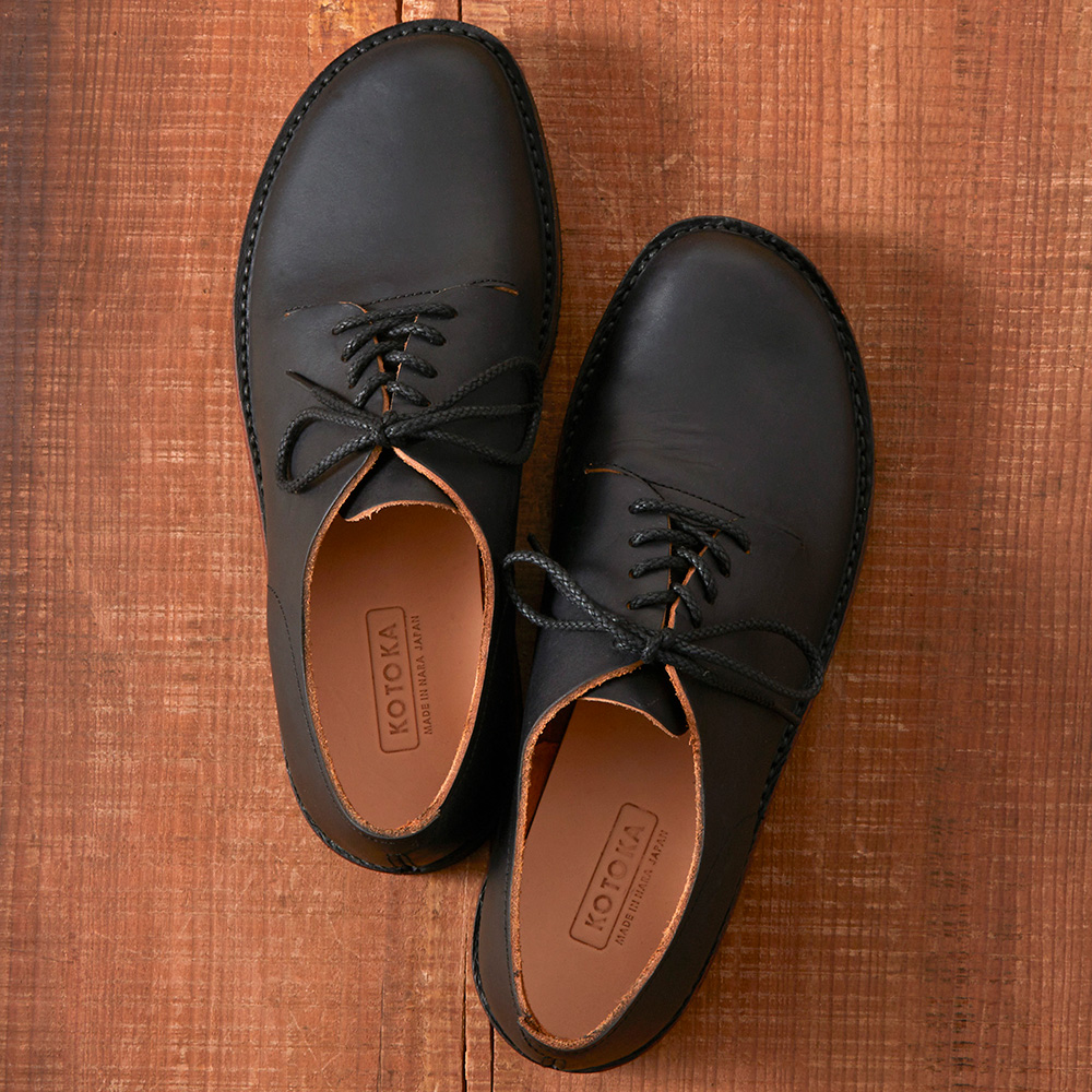 革の変化を愉しむ革靴 | 一枚革ダービー - KOTOKA