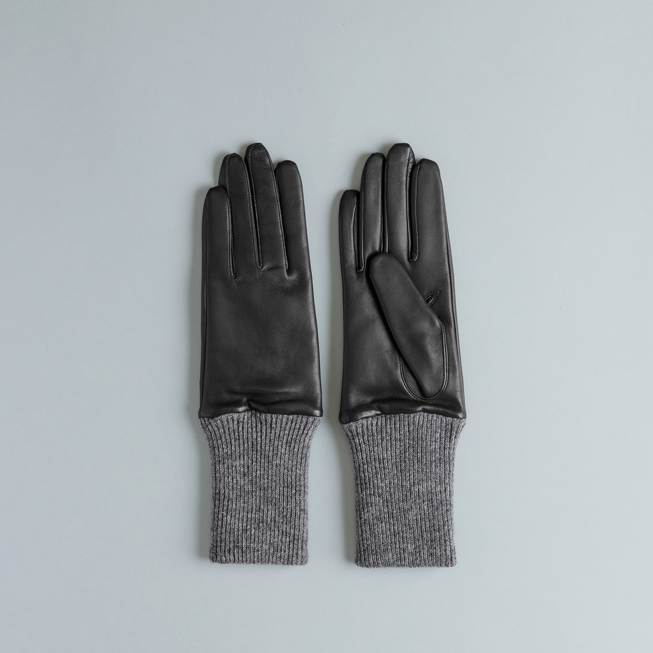指先までスッキリ、手首まで隠れる 日本製の革手袋 | レディース