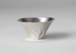 希少 精錫製 富士山三保松原文 茶壺 精錫 壺 銀色 銀 富士山 希少 精錫製 富士山三保松原文 茶壺 精錫 壺 銀色 銀 富士山 希少 精錫