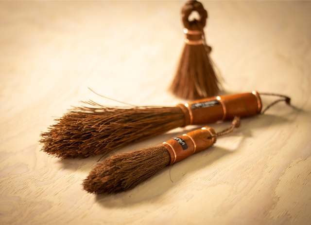 国産棕櫚手箒・シダ手箒 | 柿渋はりみ塵取り - Broom Craft